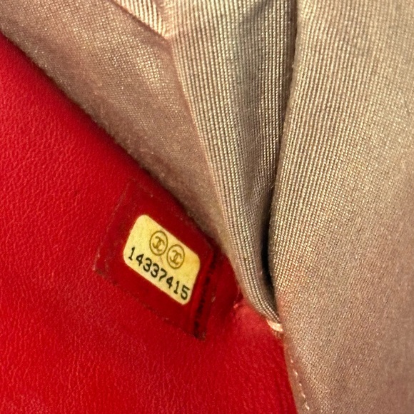 CHANEL caviar skin long wallet red with silver logo comes with COA dustbag & box - Picture 12 of 17